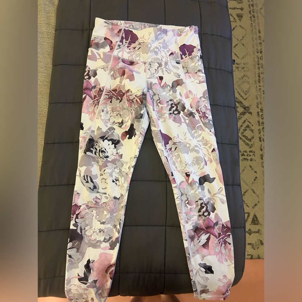 Lightly worn Athleta leggings size S